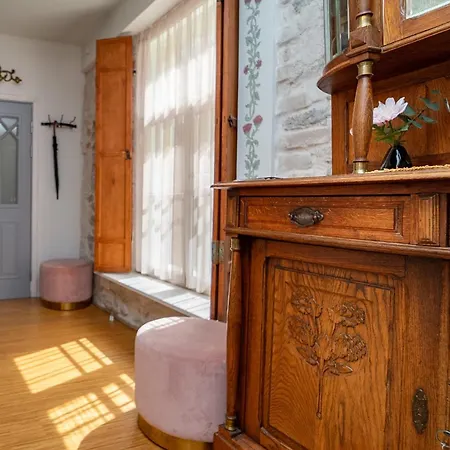 Appartement In A 700-years-old House *