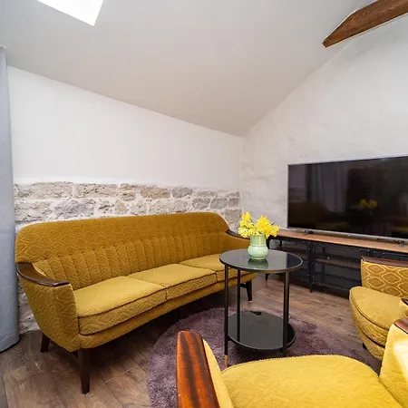 Appartement In A 700-years-old House *